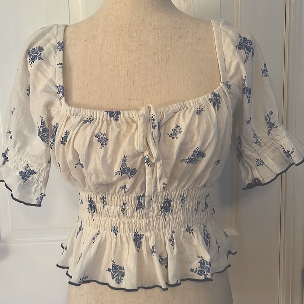 cute cotton short sleeve blouse in a size small